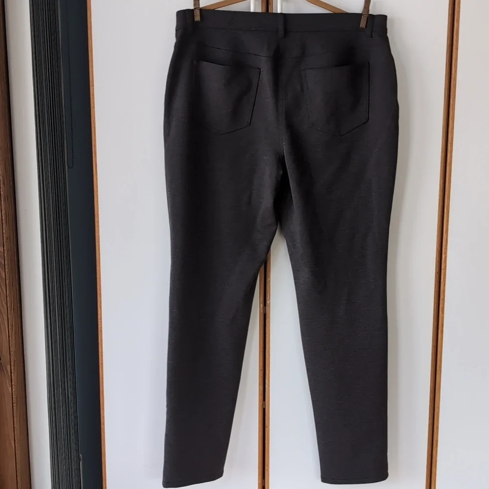 Chico's So Slimming Peyton Pant 1.5 10 Graphite Heather Grey